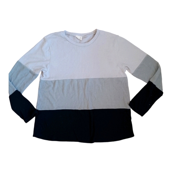 β
SOLDβ
Month of Sundays: Black, Gray & Creamy Off-White Colorblock Sweater β€οΈ - Picture 1 of 8